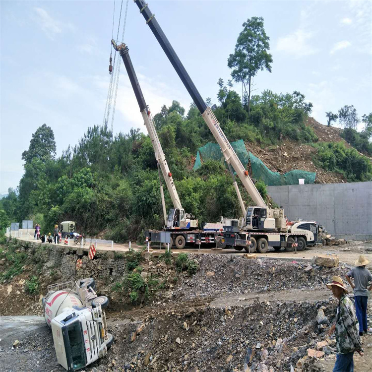 岚山汽车掉沟里叫吊车救援要多少钱