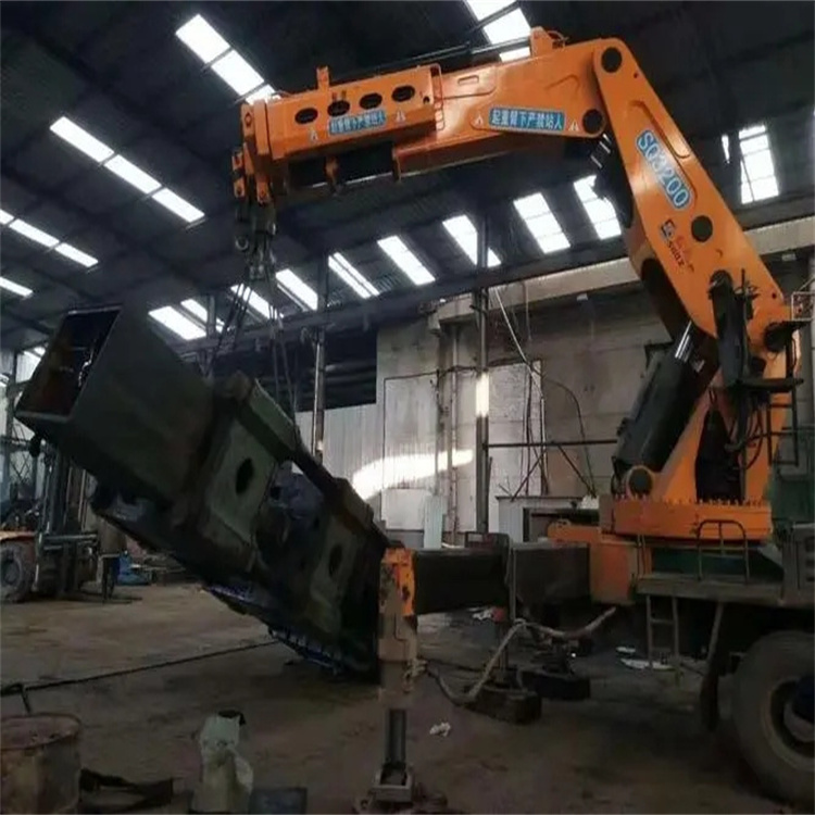 岚山130吨折臂吊车出租吊机租赁附近电话